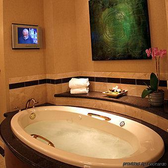 Harrah's & Casino Hotel